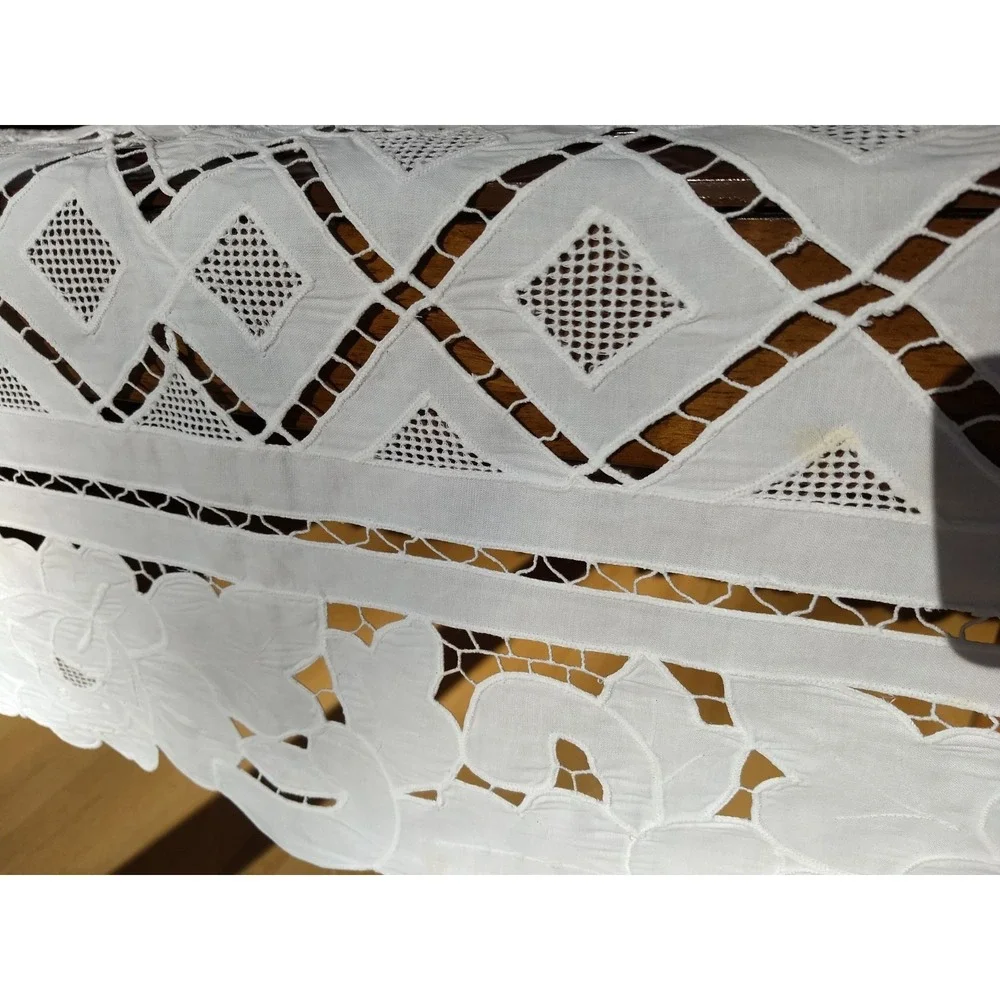 Lace TABLECLOTH 116